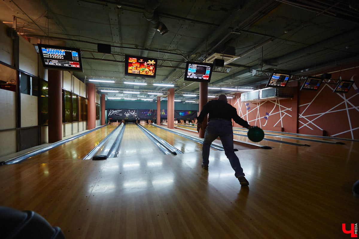 До недавнего времени «золотое» правило владимирского тусовщика гласило: если отдыхать, так только в центре. Пришел момент оставить этот стереотип в далеком прошлом: в Добром появилось место для отдыха. Знакомьтесь – бар-ресторан «Кегли & Боулинг».