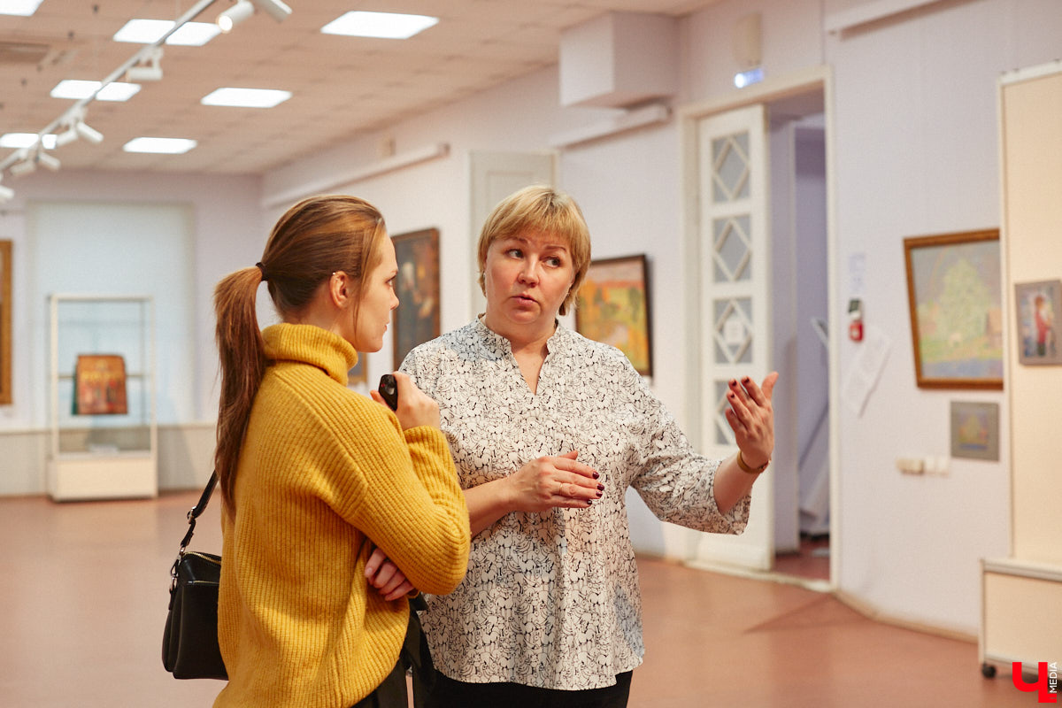 Что испытывает художник, работая с полотнами великих авторов? Как «придумывает» отсутствующие на них фрагменты? Зачем учит химию с биологией? «Ключ-Медиа» собрал 10 шедевральных инсайдов о реставрации от владимирского художника-реставратора Светланы Красулиной, труды которой до 11 декабря можно увидеть в стенах Центра ИЗО.