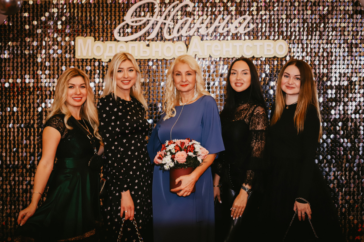 Во Владимире прогремело масштабное событие из индустрии моды и красоты! На фэшн-шоу собралось немало именитых дизайнеров, выступивших со своими коллекциями одежды, а известный модельный скаут Алексей Васильев провёл кастинг среди местных красавиц. Как это было – смотрите в нашем фоторепортаже.