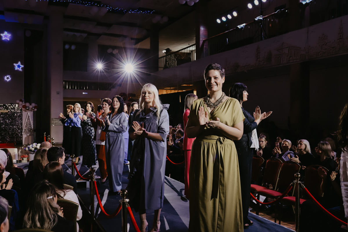 Во Владимире прогремело масштабное событие из индустрии моды и красоты! На фэшн-шоу собралось немало именитых дизайнеров, выступивших со своими коллекциями одежды, а известный модельный скаут Алексей Васильев провёл кастинг среди местных красавиц. Как это было – смотрите в нашем фоторепортаже.