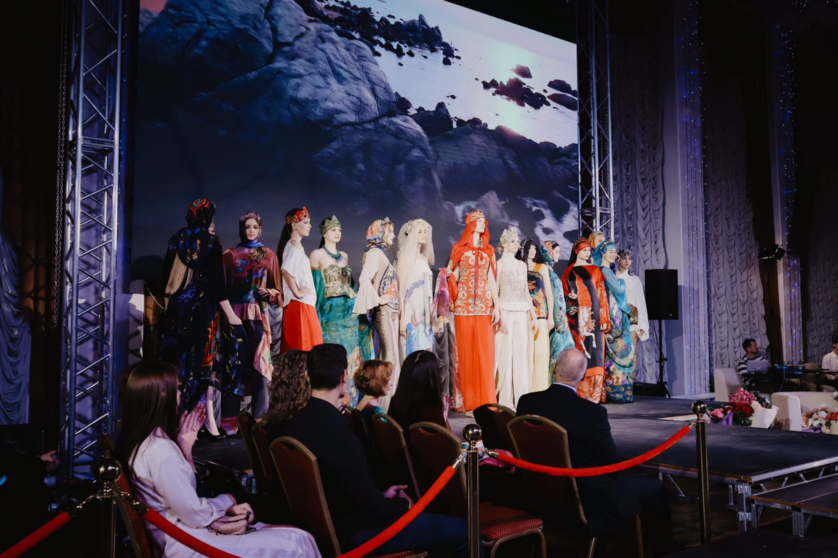 Во Владимире прогремело масштабное событие из индустрии моды и красоты! На фэшн-шоу собралось немало именитых дизайнеров, выступивших со своими коллекциями одежды, а известный модельный скаут Алексей Васильев провёл кастинг среди местных красавиц. Как это было – смотрите в нашем фоторепортаже.