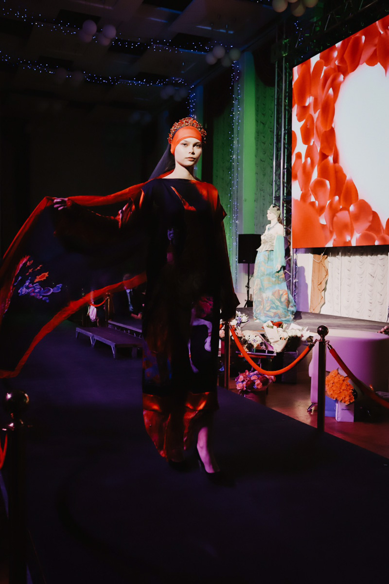 Во Владимире прогремело масштабное событие из индустрии моды и красоты! На фэшн-шоу собралось немало именитых дизайнеров, выступивших со своими коллекциями одежды, а известный модельный скаут Алексей Васильев провёл кастинг среди местных красавиц. Как это было – смотрите в нашем фоторепортаже.