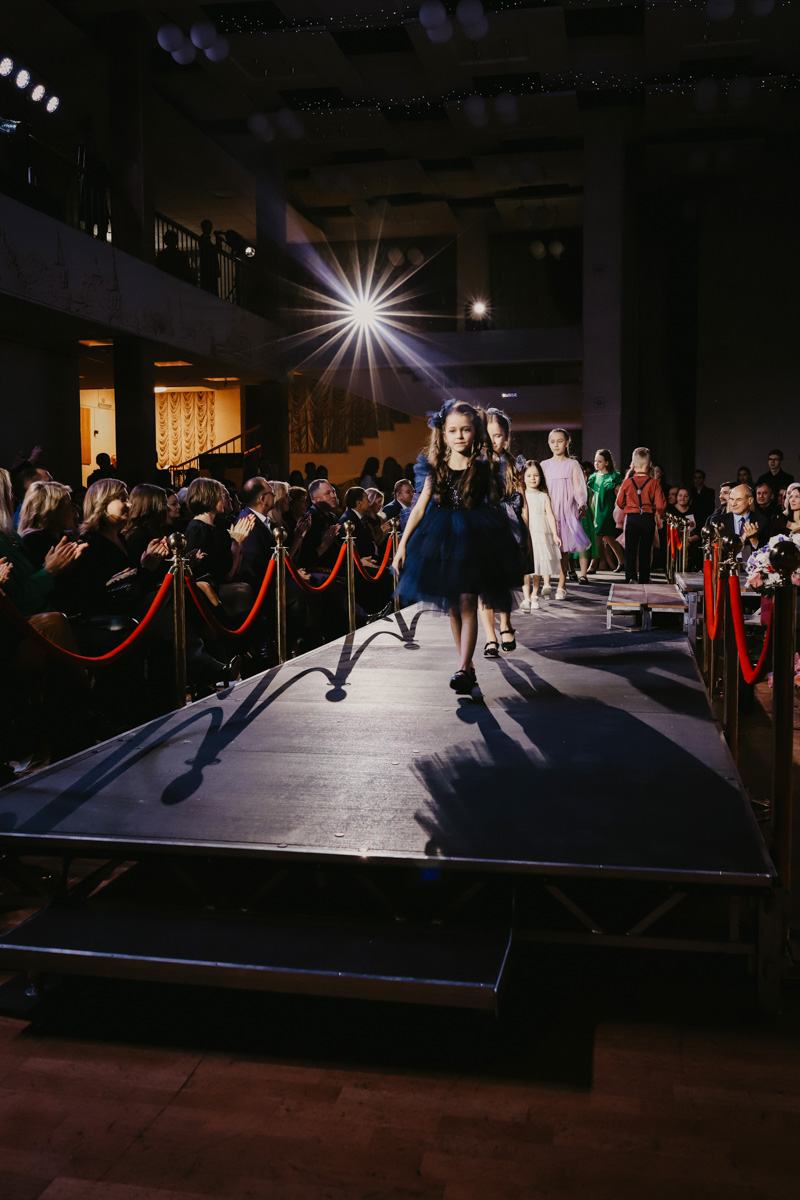 Во Владимире прогремело масштабное событие из индустрии моды и красоты! На фэшн-шоу собралось немало именитых дизайнеров, выступивших со своими коллекциями одежды, а известный модельный скаут Алексей Васильев провёл кастинг среди местных красавиц. Как это было – смотрите в нашем фоторепортаже.