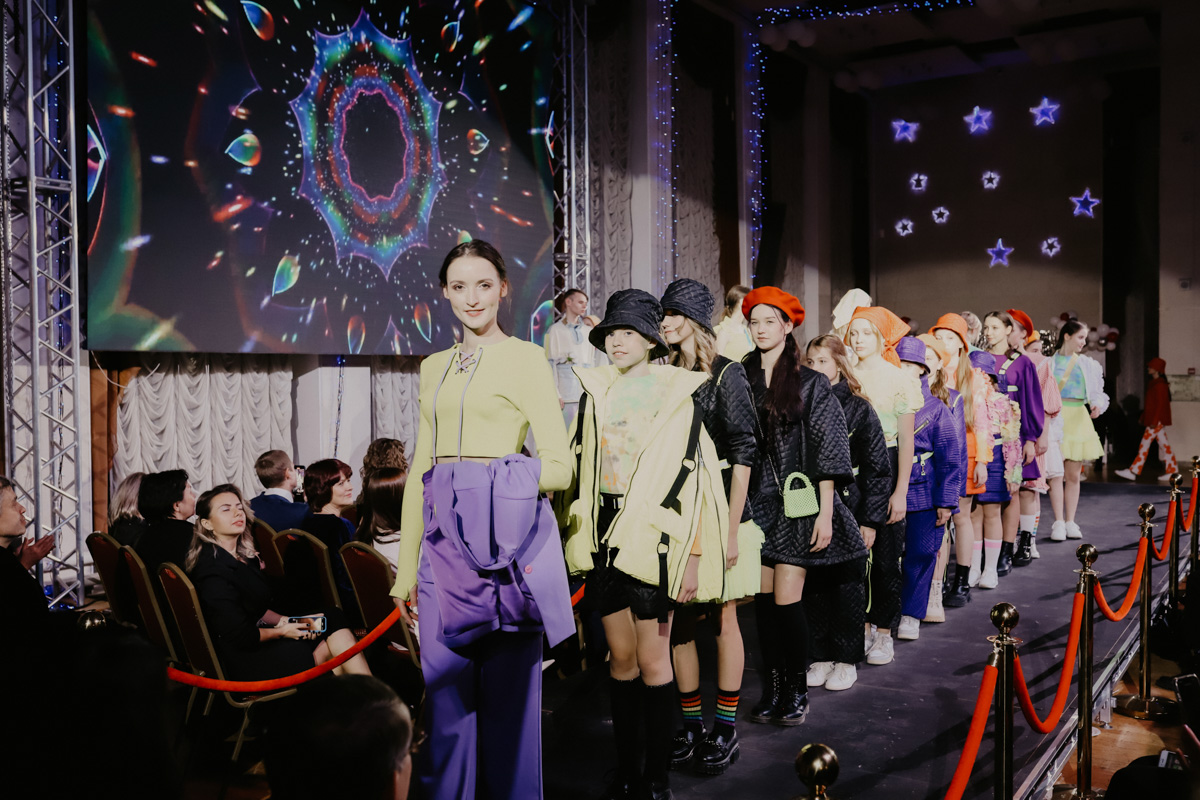 Во Владимире прогремело масштабное событие из индустрии моды и красоты! На фэшн-шоу собралось немало именитых дизайнеров, выступивших со своими коллекциями одежды, а известный модельный скаут Алексей Васильев провёл кастинг среди местных красавиц. Как это было – смотрите в нашем фоторепортаже.