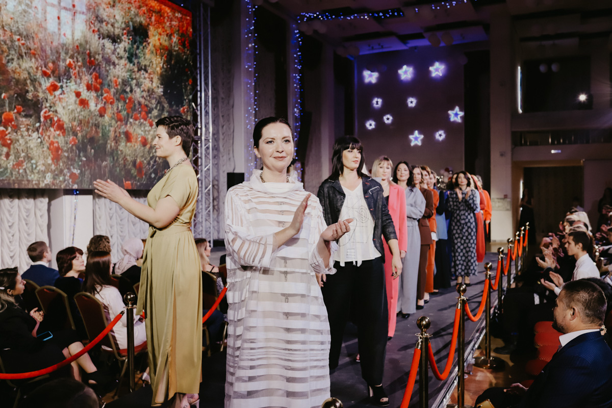 Во Владимире прогремело масштабное событие из индустрии моды и красоты! На фэшн-шоу собралось немало именитых дизайнеров, выступивших со своими коллекциями одежды, а известный модельный скаут Алексей Васильев провёл кастинг среди местных красавиц. Как это было – смотрите в нашем фоторепортаже.