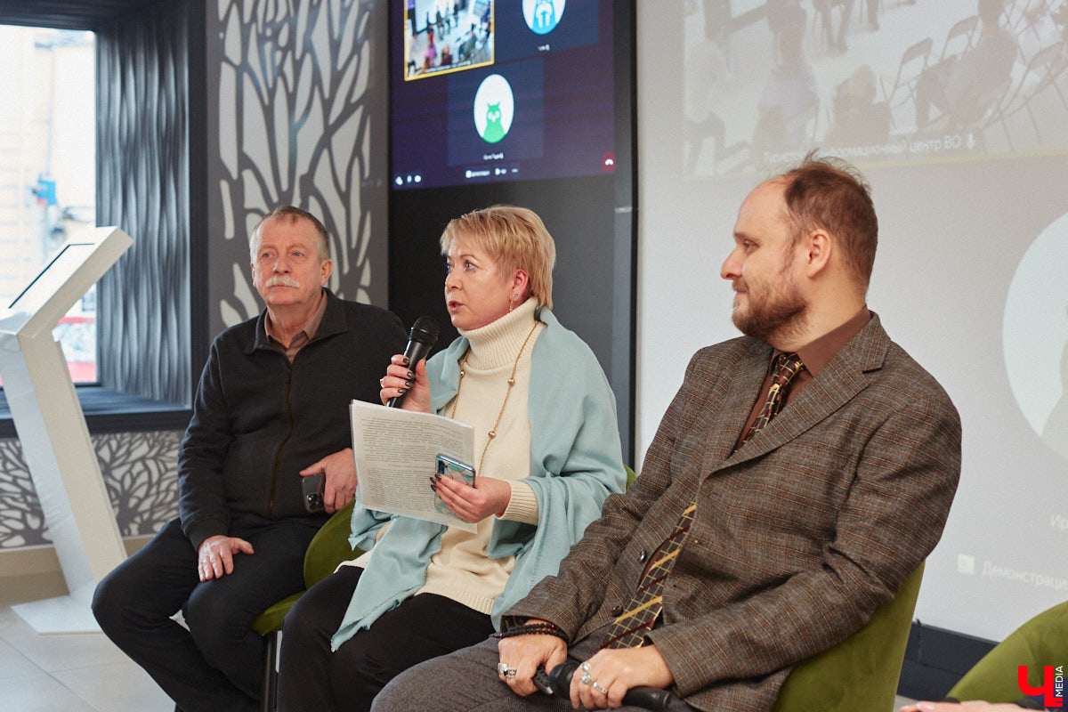 Чтобы по фактам разложить, почему гости 33-го региона будут в восторге от первого национального маршрута «Былинный путь», его создатели провели презентацию в Туристском центре на Большой Московской. Так, во время обеденного перерыва случайные прохожие стали свидетелями поединка топора и меча…