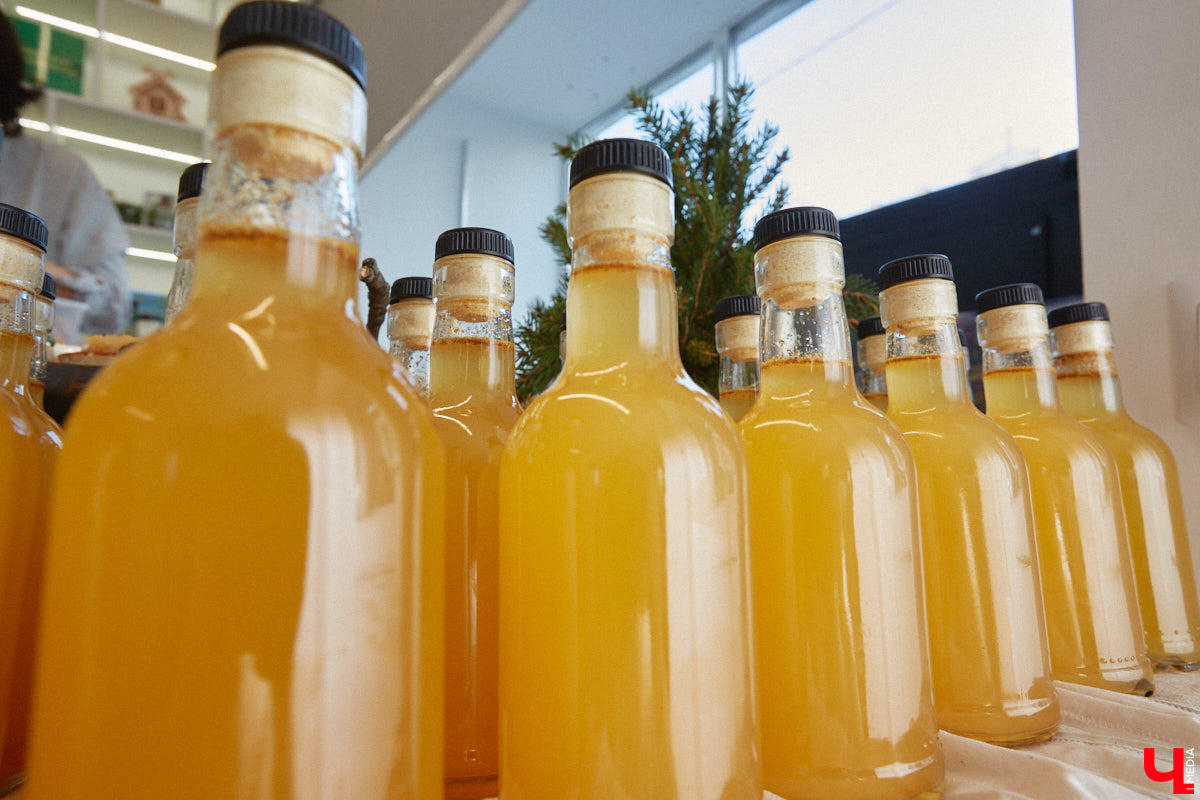 Чтобы по фактам разложить, почему гости 33-го региона будут в восторге от первого национального маршрута «Былинный путь», его создатели провели презентацию в Туристском центре на Большой Московской. Так, во время обеденного перерыва случайные прохожие стали свидетелями поединка топора и меча…