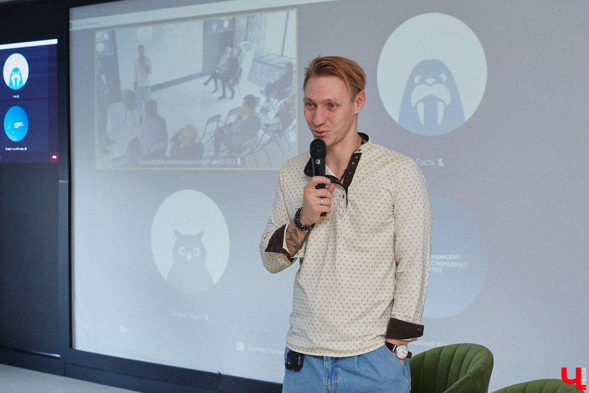 Чтобы по фактам разложить, почему гости 33-го региона будут в восторге от первого национального маршрута «Былинный путь», его создатели провели презентацию в Туристском центре на Большой Московской. Так, во время обеденного перерыва случайные прохожие стали свидетелями поединка топора и меча…