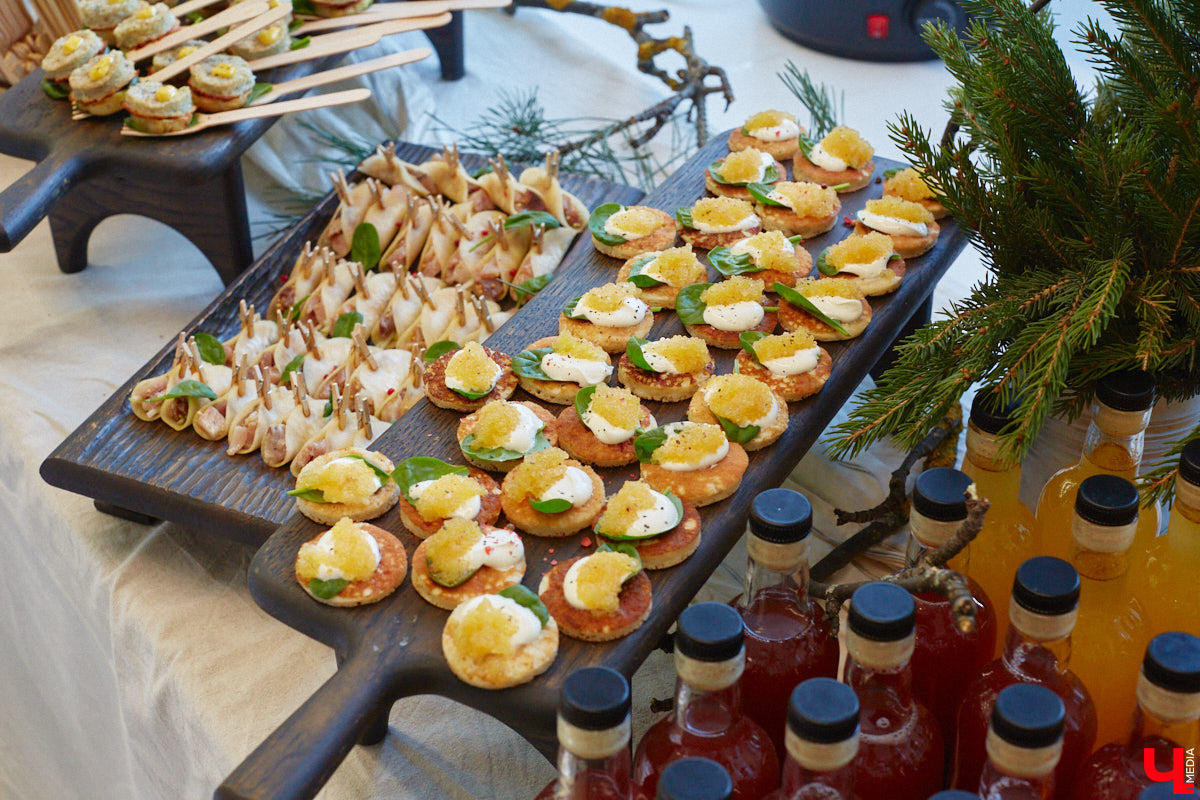 Чтобы по фактам разложить, почему гости 33-го региона будут в восторге от первого национального маршрута «Былинный путь», его создатели провели презентацию в Туристском центре на Большой Московской. Так, во время обеденного перерыва случайные прохожие стали свидетелями поединка топора и меча…