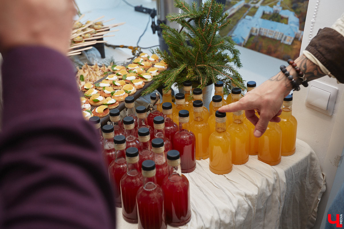 Чтобы по фактам разложить, почему гости 33-го региона будут в восторге от первого национального маршрута «Былинный путь», его создатели провели презентацию в Туристском центре на Большой Московской. Так, во время обеденного перерыва случайные прохожие стали свидетелями поединка топора и меча…