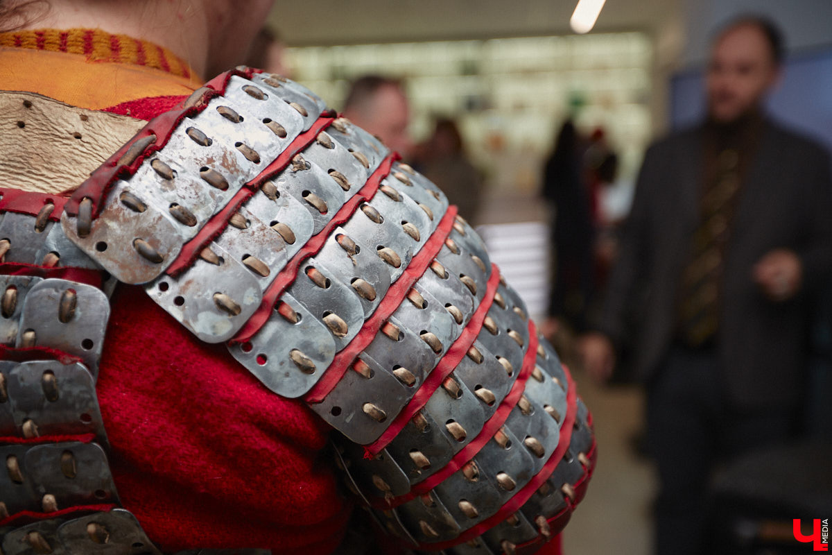 Чтобы по фактам разложить, почему гости 33-го региона будут в восторге от первого национального маршрута «Былинный путь», его создатели провели презентацию в Туристском центре на Большой Московской. Так, во время обеденного перерыва случайные прохожие стали свидетелями поединка топора и меча…