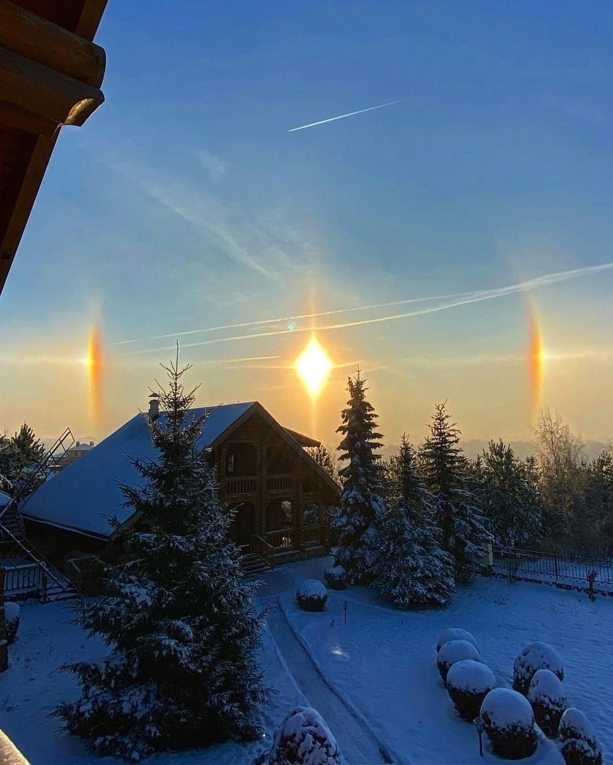 Жители Ковровского района заметили на небе гало. Яркое свечение было отмечено вокруг карьера, который местные жители называют Байкалом. Что предвещают круги вокруг солнца и какую погоду сулят?