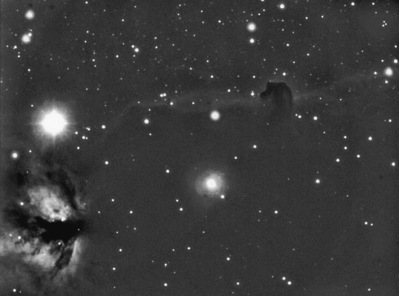 Жители Ковровского района заметили на небе гало. Яркое свечение было отмечено вокруг карьера, который местные жители называют Байкалом. Что предвещают круги вокруг солнца и какую погоду сулят?