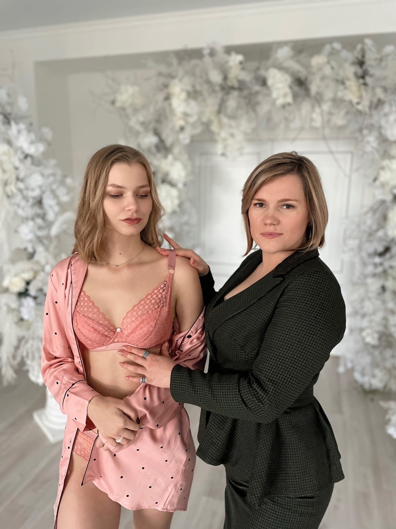 «Всем привет! Это первый в России подкаст о правильном подборе белья, брафиттинге и не только!» – бодро приветствует слушателей девичий голос. С автором подкаста «Бюстгальтер, милый мой бюстгальтер», резидентом Ассоциации брафиттеров и владелицей собственного бизнеса Марией Киселевой мы поговорили о женской сексуальности, любви к себе и своему телу, важности личного общения с клиентами и, конечно, трендах.