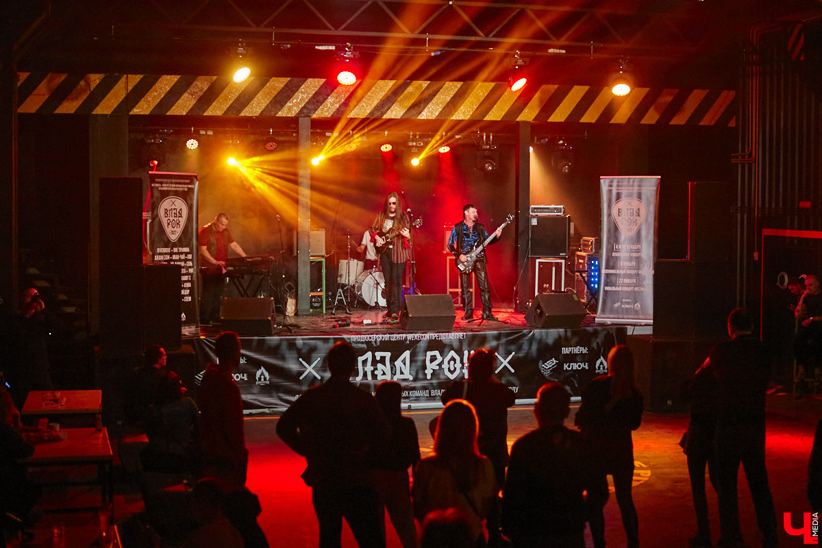 Организовать своими силами рок-фестиваль владимирских групп – дело, по сути, подвижническое. Посудите сами: мало какая из наших команд («Рекорд Оркестр» не в счет) в состоянии собрать площадку уровня «ЦЕХа». И для того чтобы побороть такую несправедливость, был организован конкурс-фестиваль «ВладРок». Что играют? Как это происходит? Подробнее об этом в нашем репортаже.