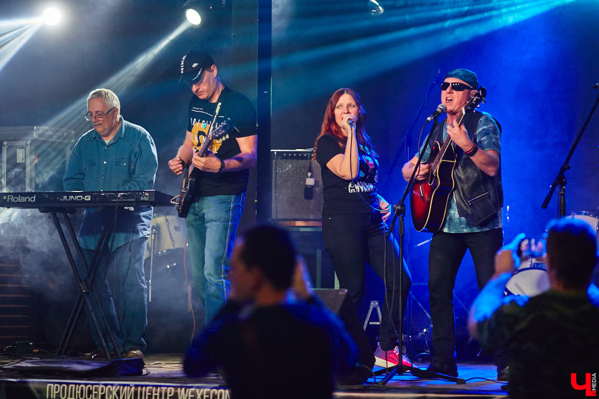 Организовать своими силами рок-фестиваль владимирских групп – дело, по сути, подвижническое. Посудите сами: мало какая из наших команд («Рекорд Оркестр» не в счет) в состоянии собрать площадку уровня «ЦЕХа». И для того чтобы побороть такую несправедливость, был организован конкурс-фестиваль «ВладРок». Что играют? Как это происходит? Подробнее об этом в нашем репортаже.