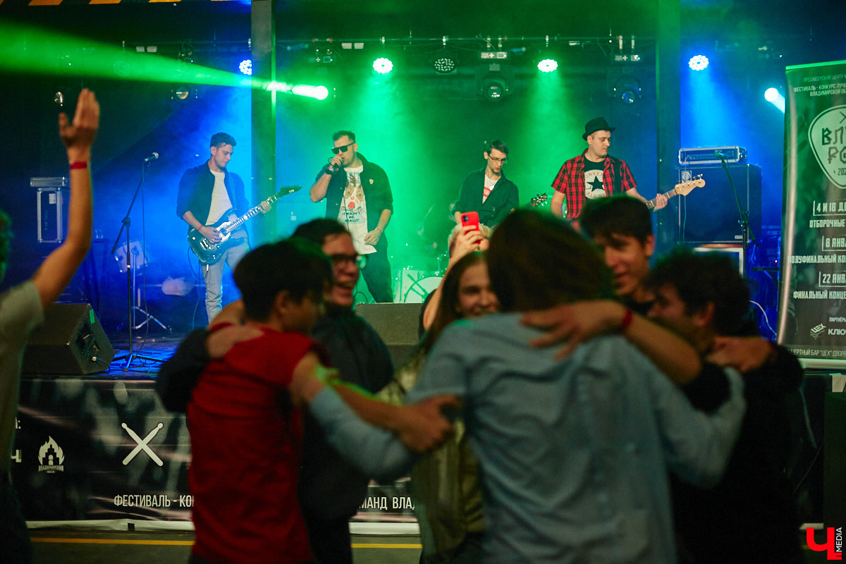 Организовать своими силами рок-фестиваль владимирских групп – дело, по сути, подвижническое. Посудите сами: мало какая из наших команд («Рекорд Оркестр» не в счет) в состоянии собрать площадку уровня «ЦЕХа». И для того чтобы побороть такую несправедливость, был организован конкурс-фестиваль «ВладРок». Что играют? Как это происходит? Подробнее об этом в нашем репортаже.