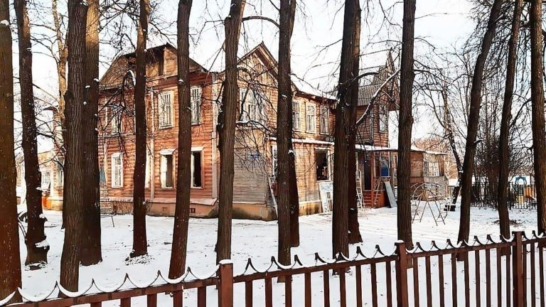 Реставрация культурных объектов — штука сложная и не всегда осуществимая. Но верим в лучшее! Этой осенью сразу несколько архитектурных памятников 33-го региона пополнили список «выживших». Что это за локации, где они находятся? Рассказываем в материале.