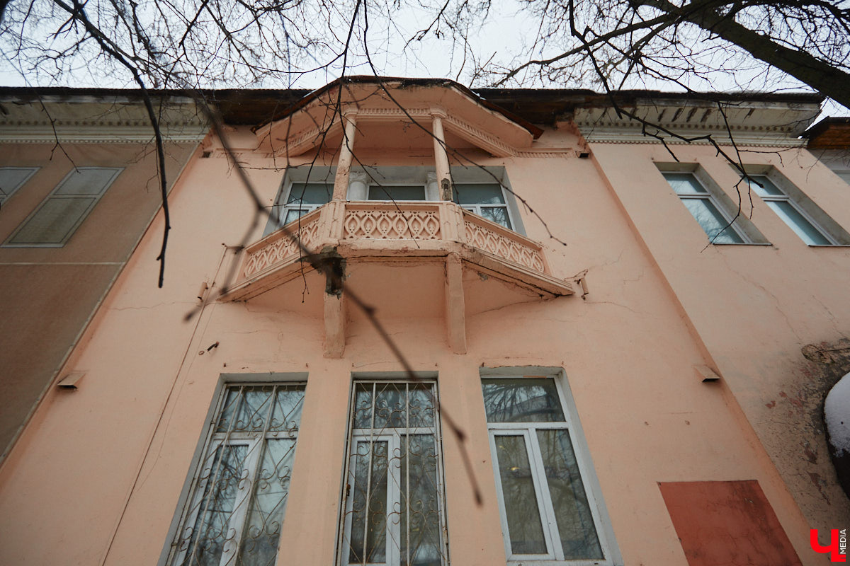 Реставрация культурных объектов — штука сложная и не всегда осуществимая. Но верим в лучшее! Этой осенью сразу несколько архитектурных памятников 33-го региона пополнили список «выживших». Что это за локации, где они находятся? Рассказываем в материале.