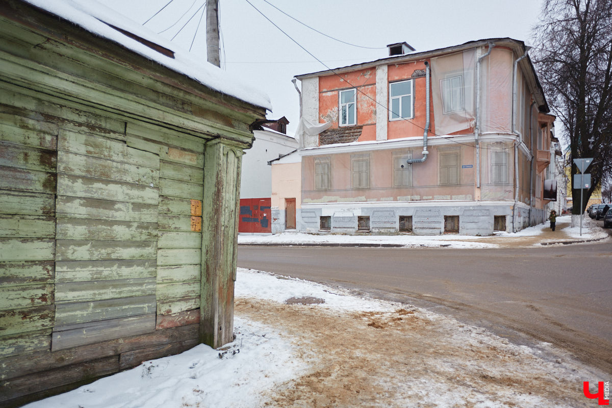 Реставрация культурных объектов — штука сложная и не всегда осуществимая. Но верим в лучшее! Этой осенью сразу несколько архитектурных памятников 33-го региона пополнили список «выживших». Что это за локации, где они находятся? Рассказываем в материале.