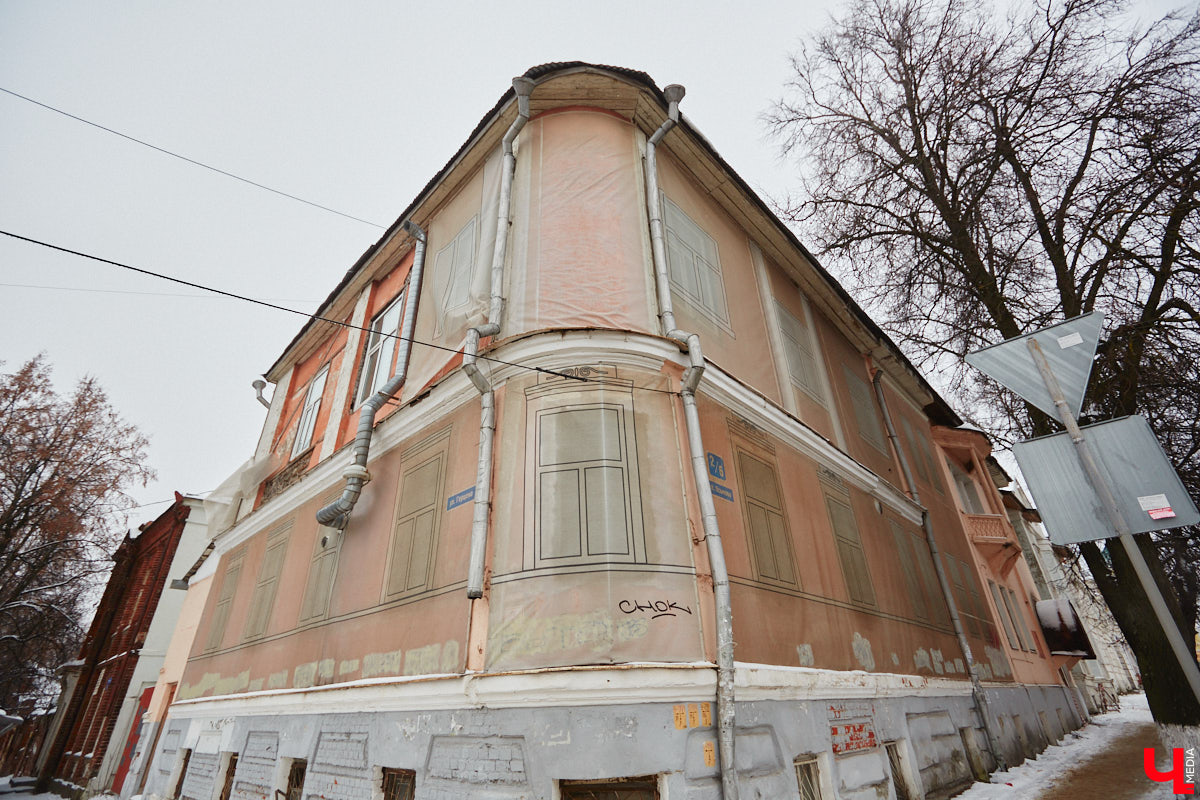 Реставрация культурных объектов — штука сложная и не всегда осуществимая. Но верим в лучшее! Этой осенью сразу несколько архитектурных памятников 33-го региона пополнили список «выживших». Что это за локации, где они находятся? Рассказываем в материале.