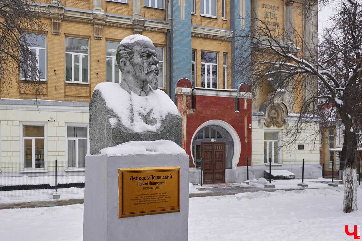 Реставрация культурных объектов — штука сложная и не всегда осуществимая. Но верим в лучшее! Этой осенью сразу несколько архитектурных памятников 33-го региона пополнили список «выживших». Что это за локации, где они находятся? Рассказываем в материале.