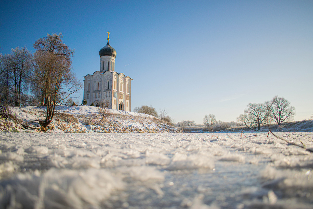 Жители Владимирской области стали свидетелями редкого природного явления. На водоёмах региона распустились «ледяные цветы». «Ключ-Медиа» собрал самые красивые снимки уникального зимнего букета.