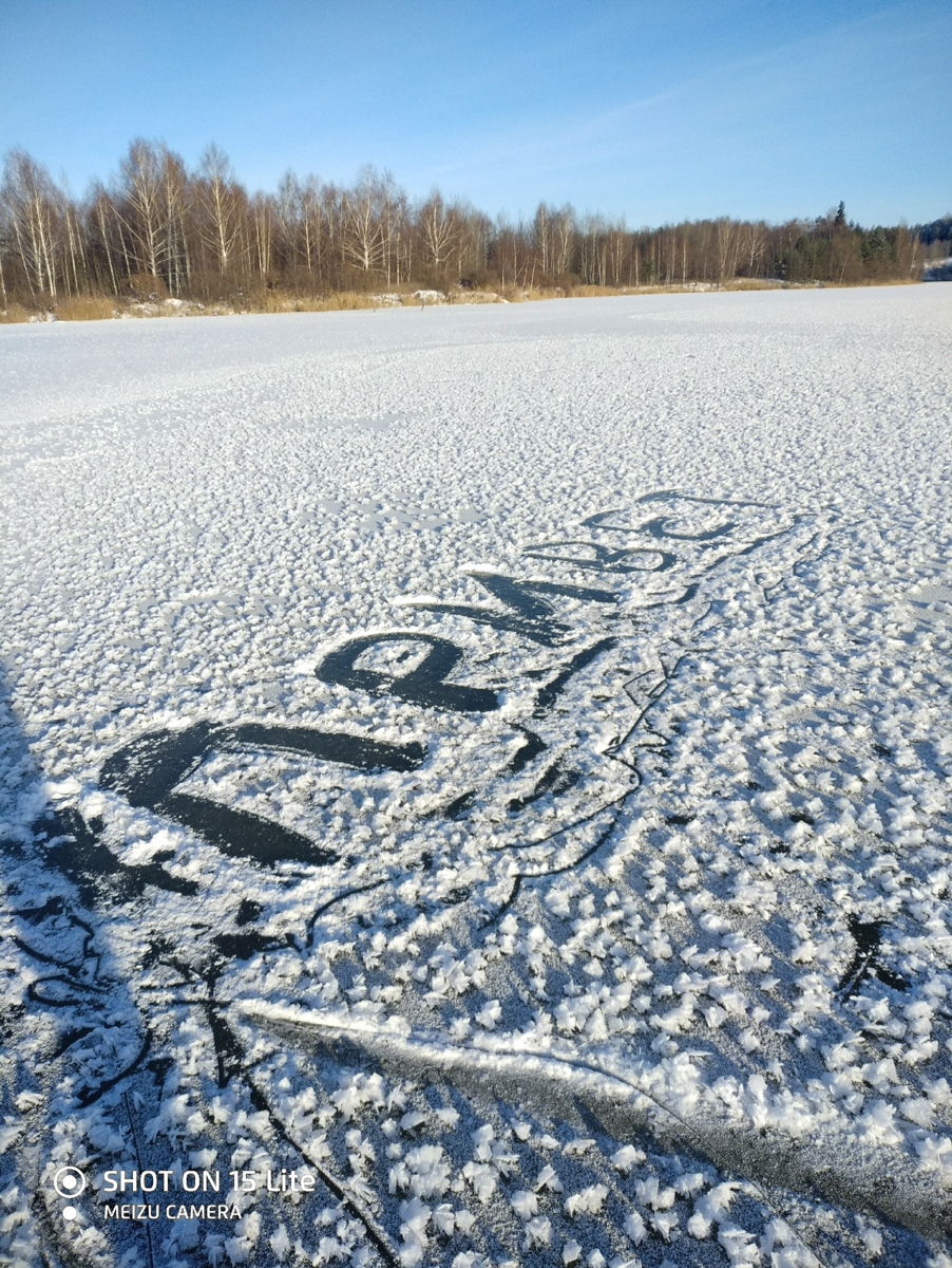 Жители Владимирской области стали свидетелями редкого природного явления. На водоёмах региона распустились «ледяные цветы». «Ключ-Медиа» собрал самые красивые снимки уникального зимнего букета.