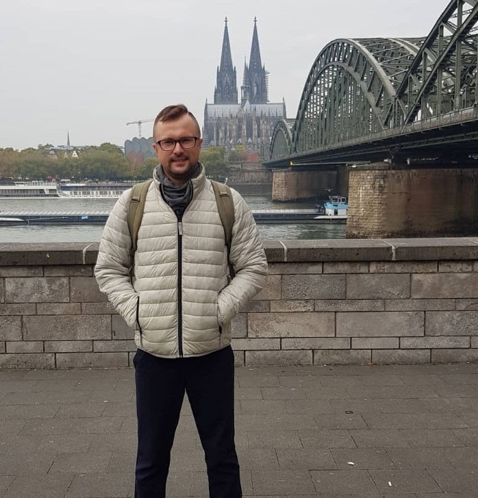 Житель Владимира Дмитрий Азов переехал в Германию пять лет назад. За это время он женился, прекрасно выучил немецкий язык и устроился на работу. Но ностальгия по родине не прошла. Что не хватает простому русскому парню за рубежом?