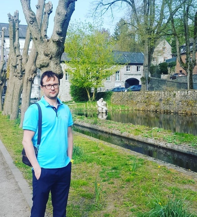 Житель Владимира Дмитрий Азов переехал в Германию пять лет назад. За это время он женился, прекрасно выучил немецкий язык и устроился на работу. Но ностальгия по родине не прошла. Что не хватает простому русскому парню за рубежом?