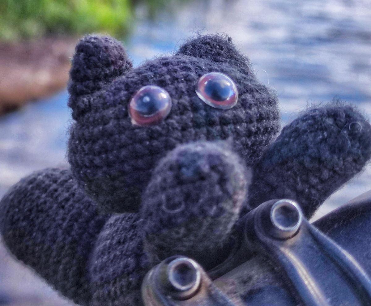 Житель Владимира Алексей Вихорев не просто катается на велосипеде зимой, но и составляет о своих путешествиях фотоотчет. Снимки молодой человек публикует на странице в социальных сетях, и смотреть их всегда интересно!