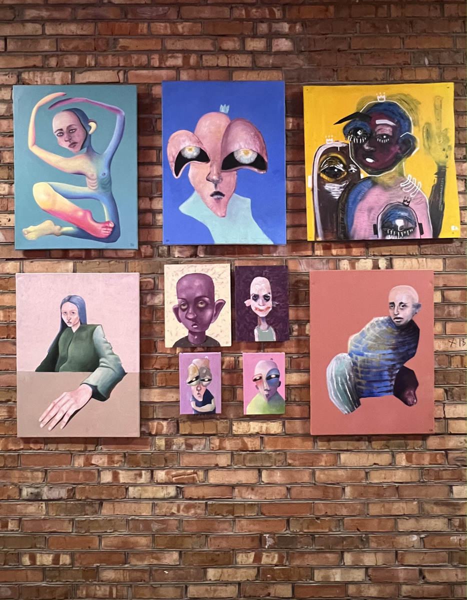 Приходите вы однажды в офис, а там шедевр. Звучит заманчиво? Руководство бизнес-центра «Фабрика» в этом не сомневается. Как и зачем картины современных владимирских художников вдруг переехали из «Флигеля» к «простым работягам», рассказывает «Ключ-Медиа».