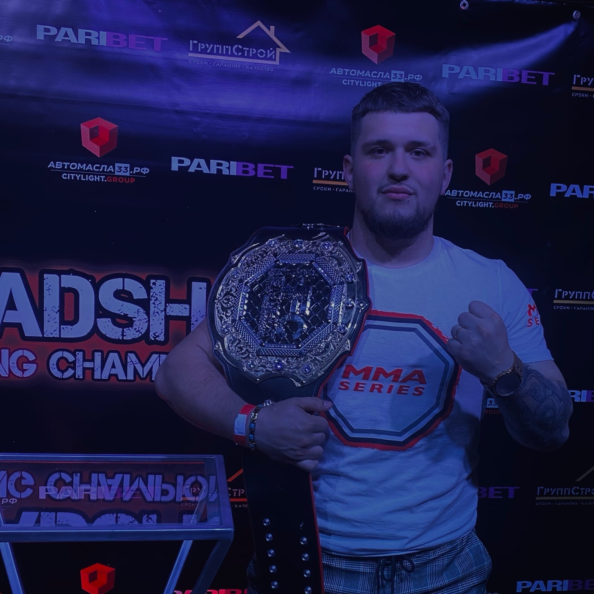 За два проведённых в промоушене Headshot года Никита Багдасарян одержал победу над известным блогером Сергеем Поштаком и хайповым «миллионником» Святославом Коваленко, проявил себя в трёх схватках «Битвы пощёчин»… А теперь стал поэтом и музыкантом. Рассказываем об удивительном перевоплощении сурового бородатого парня.