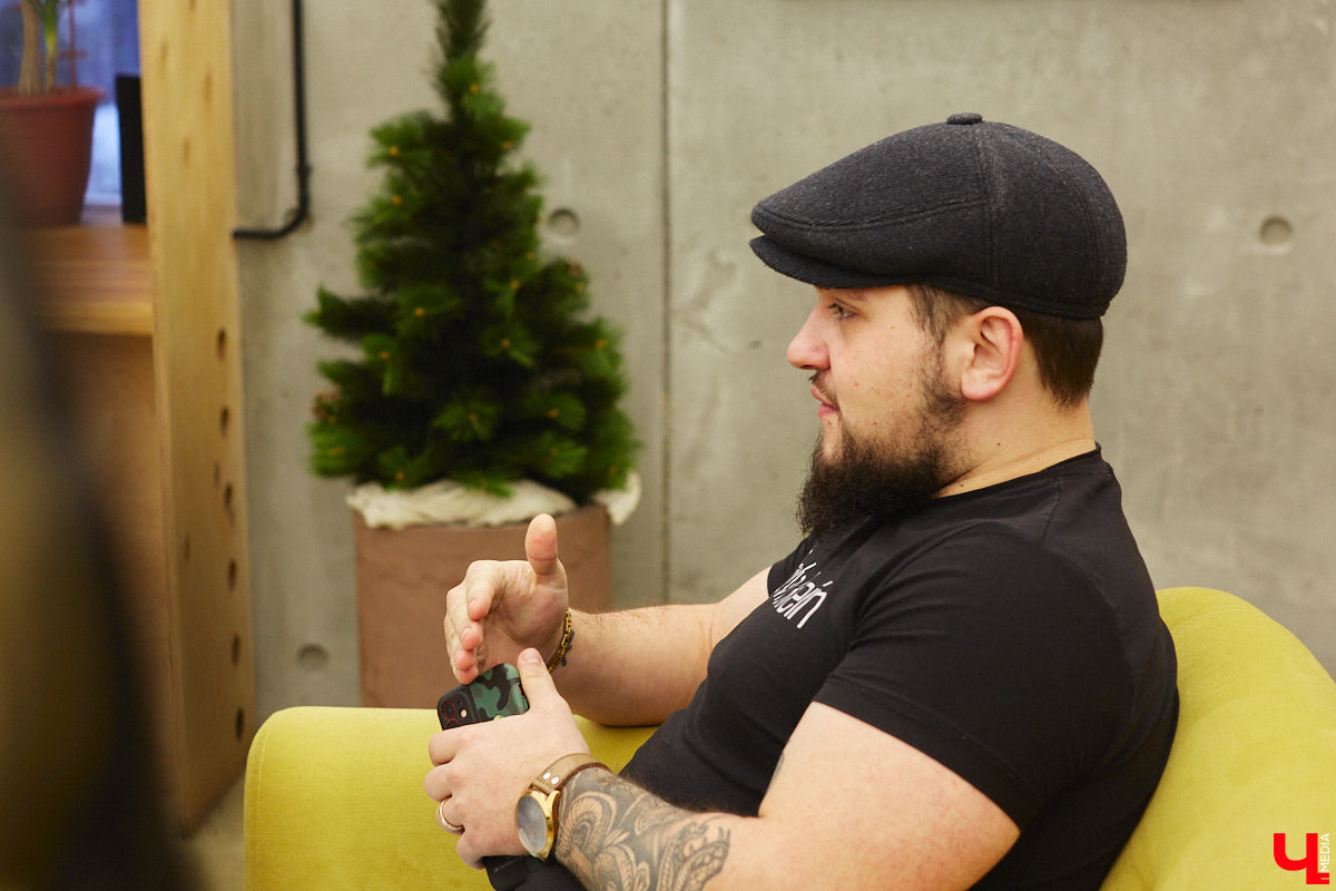 За два проведённых в промоушене Headshot года Никита Багдасарян одержал победу над известным блогером Сергеем Поштаком и хайповым «миллионником» Святославом Коваленко, проявил себя в трёх схватках «Битвы пощёчин»… А теперь стал поэтом и музыкантом. Рассказываем об удивительном перевоплощении сурового бородатого парня.