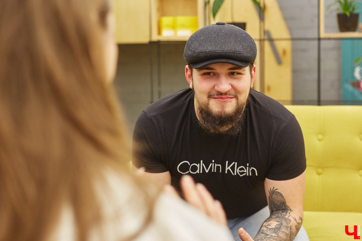 За два проведённых в промоушене Headshot года Никита Багдасарян одержал победу над известным блогером Сергеем Поштаком и хайповым «миллионником» Святославом Коваленко, проявил себя в трёх схватках «Битвы пощёчин»… А теперь стал поэтом и музыкантом. Рассказываем об удивительном перевоплощении сурового бородатого парня.