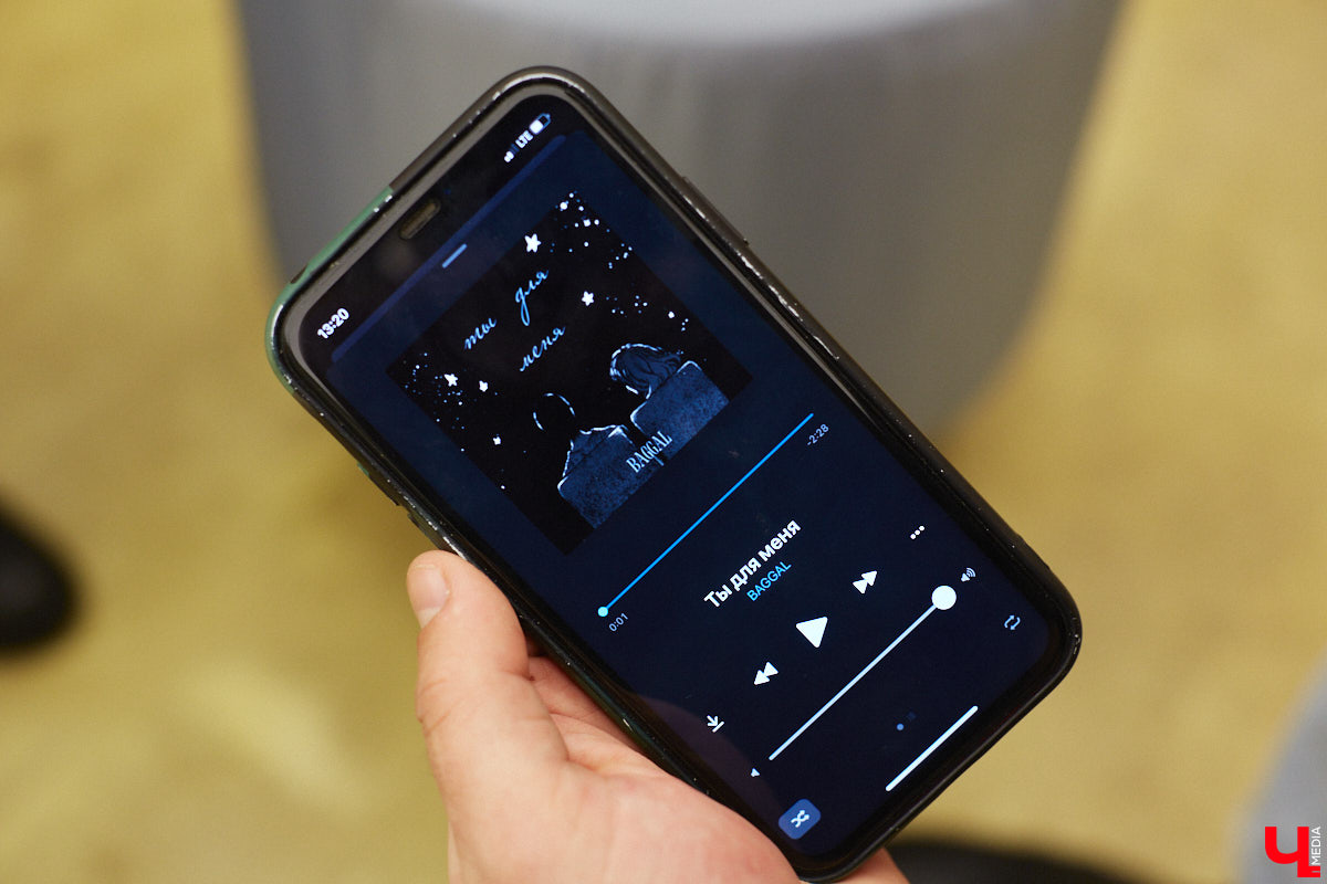 За два проведённых в промоушене Headshot года Никита Багдасарян одержал победу над известным блогером Сергеем Поштаком и хайповым «миллионником» Святославом Коваленко, проявил себя в трёх схватках «Битвы пощёчин»… А теперь стал поэтом и музыкантом. Рассказываем об удивительном перевоплощении сурового бородатого парня.