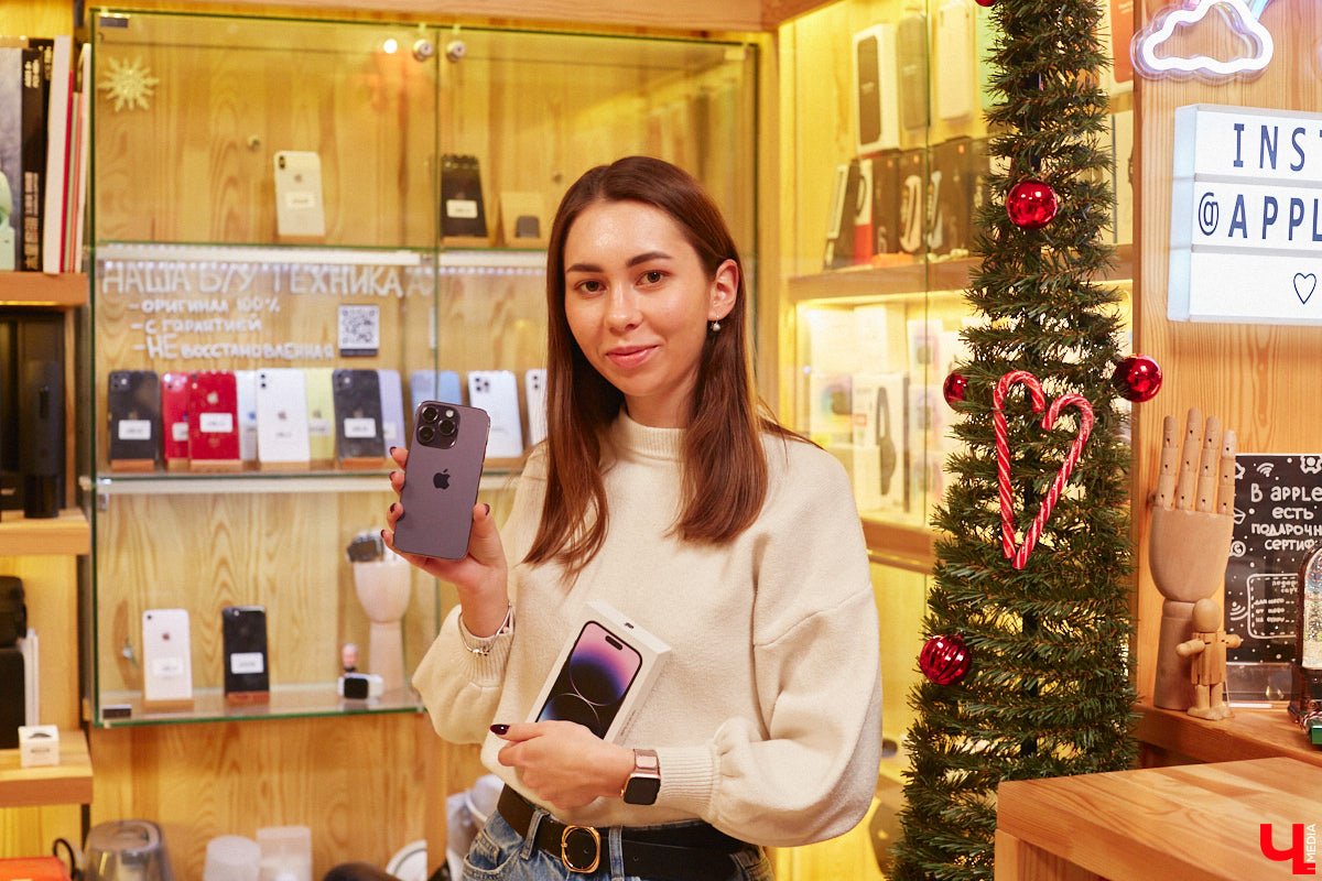 Жителей областной столицы уже закружила декабрьская суета с поиском новогодних сюрпризов. Хочется выбрать хороший, качественный подарок, но при этом ещё и сэкономить, ведь порадовать предстоит многих людей. Как сложить этот непростой пазл в конце 2022 года? Мы обнаружили настоящий tech-рай. В поисках новогодних подарков туда точно стоит заглянуть!