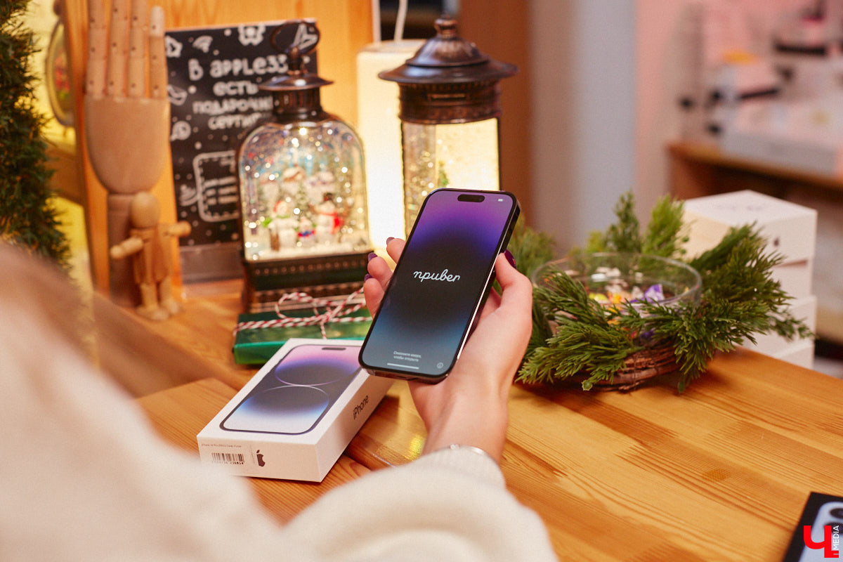 Жителей областной столицы уже закружила декабрьская суета с поиском новогодних сюрпризов. Хочется выбрать хороший, качественный подарок, но при этом ещё и сэкономить, ведь порадовать предстоит многих людей. Как сложить этот непростой пазл в конце 2022 года? Мы обнаружили настоящий tech-рай. В поисках новогодних подарков туда точно стоит заглянуть!