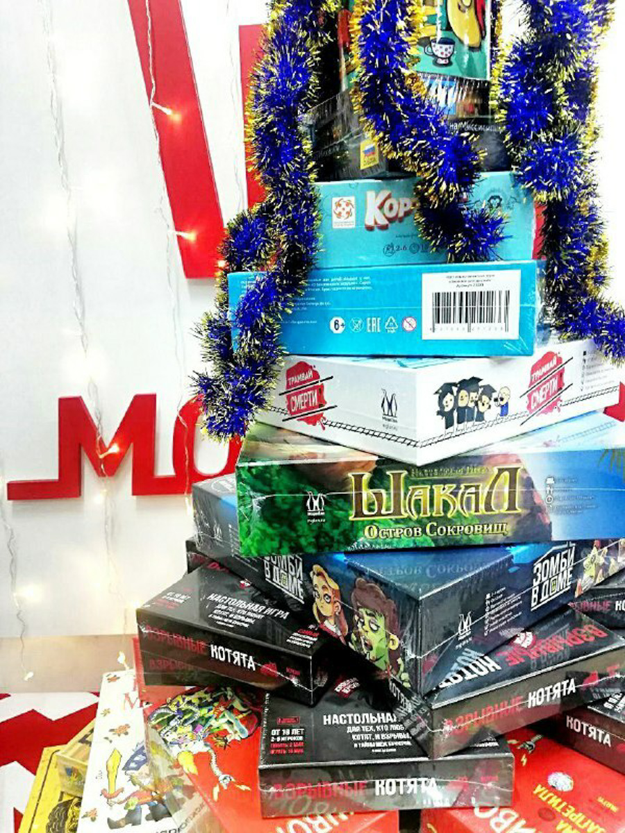 До Нового года рукой подать. Улицы Владимира уже успели украсить к празднику. Да и сами жители города не отстают. В окнах горят огоньки, а в домах и квартирах наряжают елки. Вот только не все они привычного вида. Самые необычные попали в наш сегодняшний обзор.