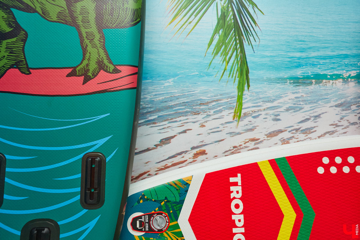 До Нового года рукой подать. Улицы Владимира уже успели украсить к празднику. Да и сами жители города не отстают. В окнах горят огоньки, а в домах и квартирах наряжают елки. Вот только не все они привычного вида. Самые необычные попали в наш сегодняшний обзор.