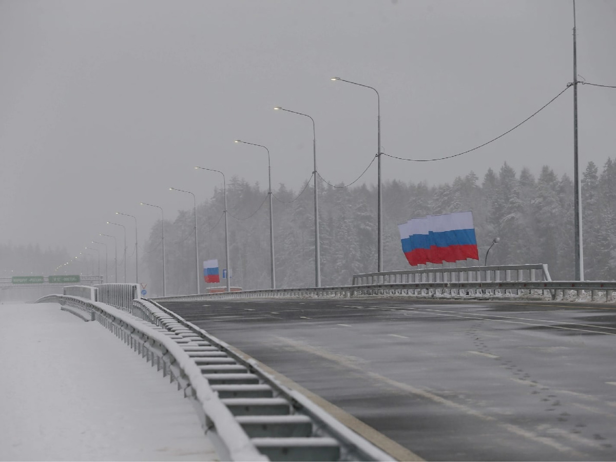 Жители Владимирской области теперь смогут быстрее добираться до Москвы. Правда, за деньги. В регионе открыли 58,2 км платной автодороги в обход Петушков и Лакинска. Время в пути до столицы сократится примерно на час. Но наш сегодняшний обзор не только об этом.