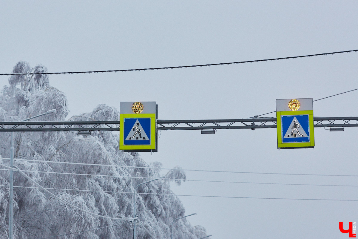 Жители Владимирской области теперь смогут быстрее добираться до Москвы. Правда, за деньги. В регионе открыли 58,2 км платной автодороги в обход Петушков и Лакинска. Время в пути до столицы сократится примерно на час. Но наш сегодняшний обзор не только об этом.