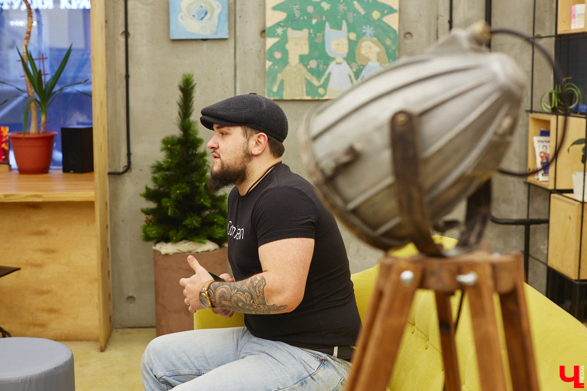 С октября местная сцена оживилась сильнее, чем можно было предположить. Некоторые исполнители вернулись в творчество после перерыва, другие запустили новые проекты, а третьи переключились на создание сольного контента вне основных коллективов. Музыка играется, текст поётся, и нам есть чем вас удивить — целых 12 релизов на очереди. Расчехляйте наушники, поехали!