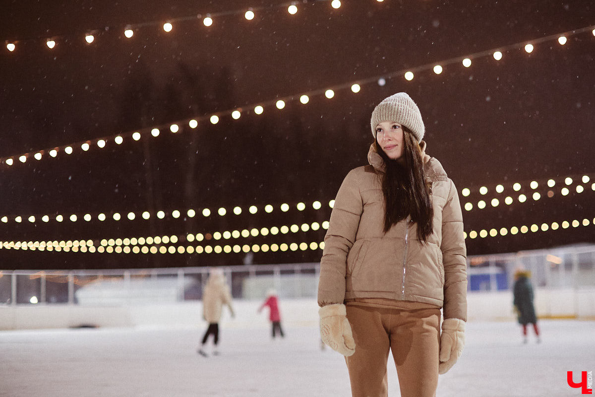В чем пойти на каток, чтобы не наряжаться как капуста и в то же время не заболеть после зимних катаний? Мы посчитали, что об этом нужно спрашивать тех, кто часто встает на коньки, выбирая правильный образ для активного отдыха.