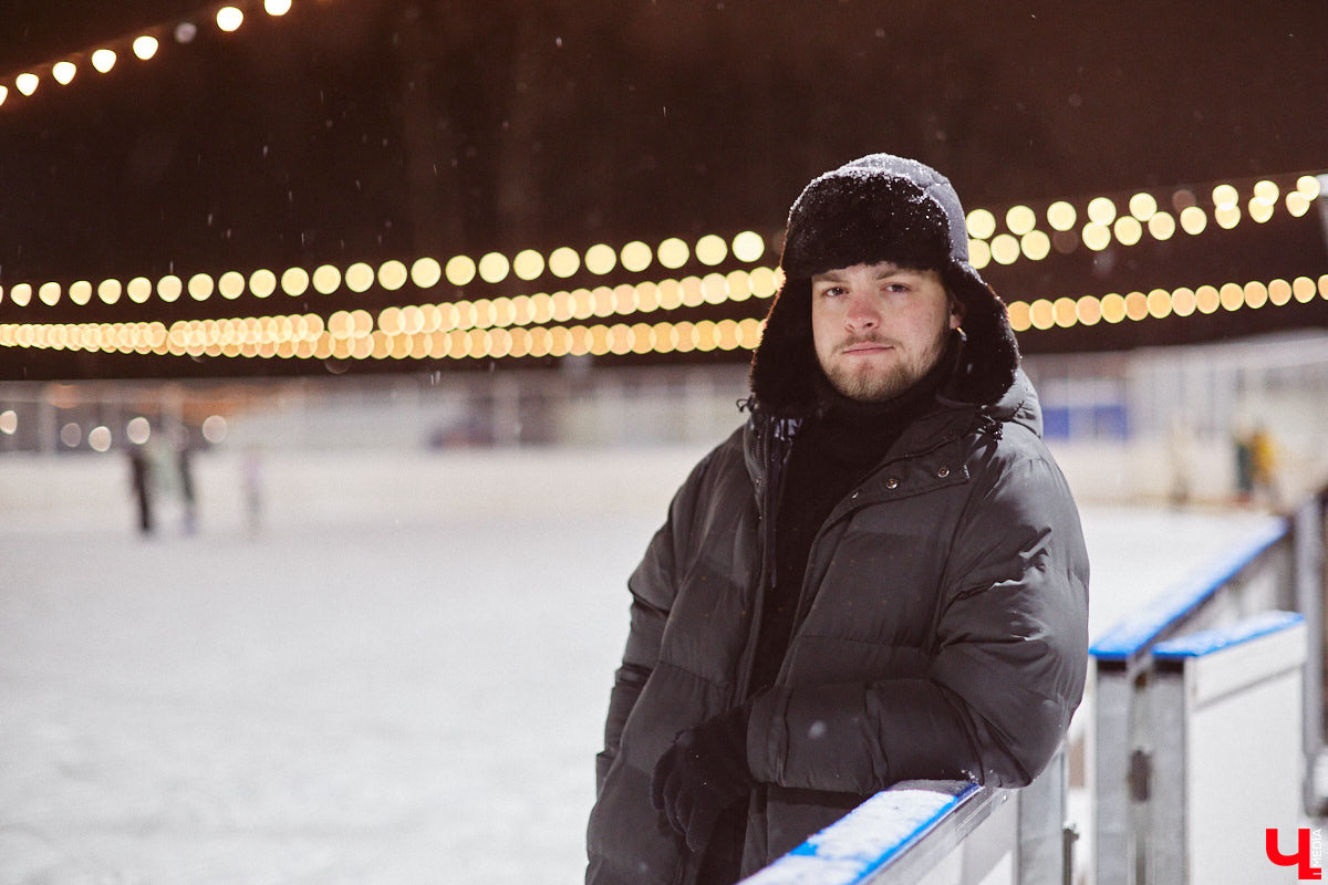 В чем пойти на каток, чтобы не наряжаться как капуста и в то же время не заболеть после зимних катаний? Мы посчитали, что об этом нужно спрашивать тех, кто часто встает на коньки, выбирая правильный образ для активного отдыха.