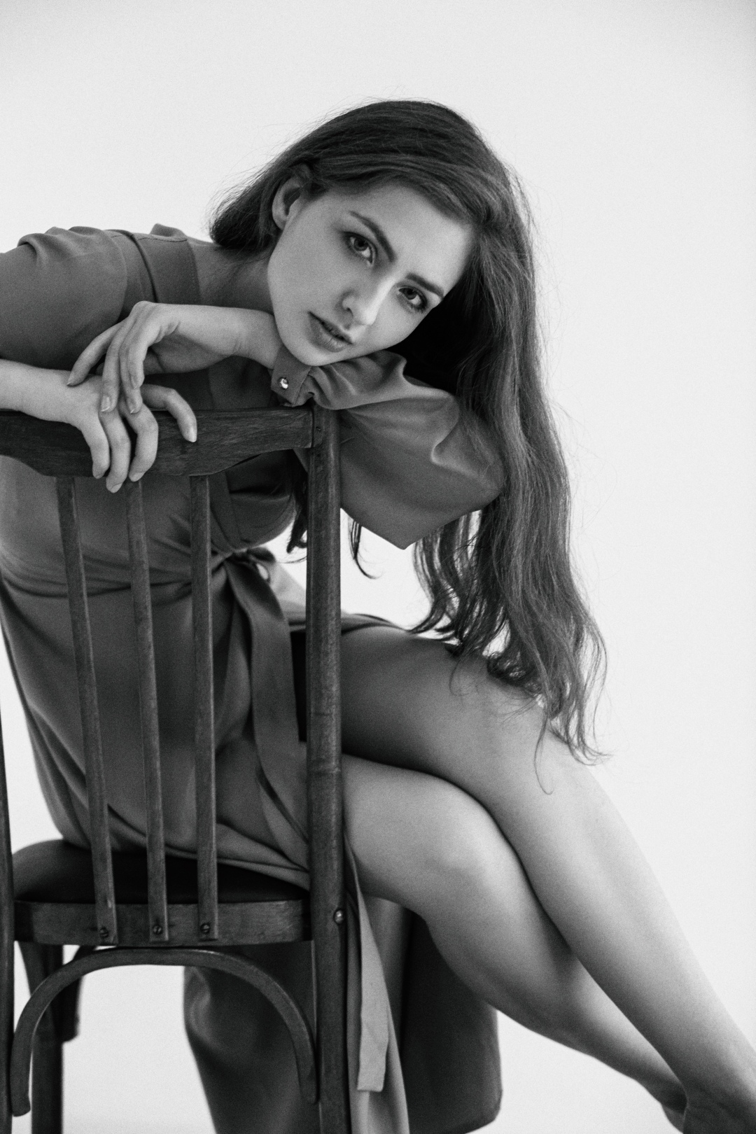 Электронная визуализация будущего ж/д вокзала была завершена к прошлой пятнице, когда в свободном доступе появилась «начинка» здания. По мнению обывателя, макет выглядит хорошо, красиво и даже впечатляюще. А что скажет о модернизированном ж/д вокзале специально обученный человек? Узнаем, пообщавшись с архитектором и дизайнером Ариной Суворовой.