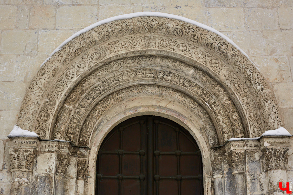 Электронная визуализация будущего ж/д вокзала была завершена к прошлой пятнице, когда в свободном доступе появилась «начинка» здания. По мнению обывателя, макет выглядит хорошо, красиво и даже впечатляюще. А что скажет о модернизированном ж/д вокзале специально обученный человек? Узнаем, пообщавшись с архитектором и дизайнером Ариной Суворовой.