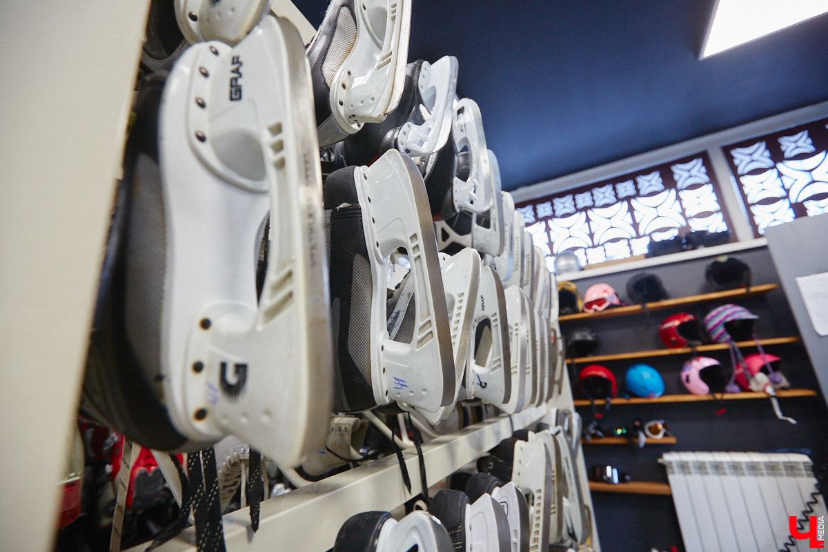 О да, владимирцы этого ждали: горнолыжный комплекс в туристическом сердце города открылся и готов впечатлять любителей активного отдыха. На Студёной горе объединили аж четыре зимних удовольствия: катание на коньках, «ватрушках», лыжах и сноуборде. Обозреваем новую локацию и осваиваем сноуборд под руководством ведущего Егора Корсакова!