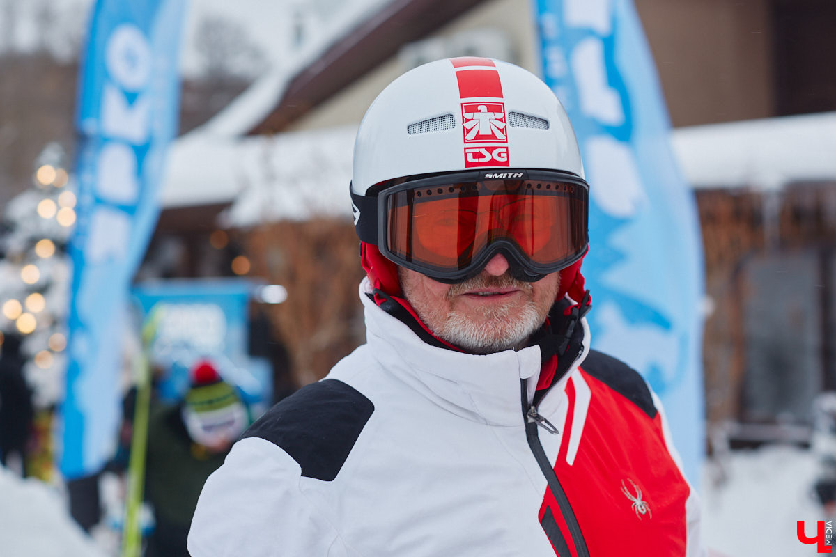 О да, владимирцы этого ждали: горнолыжный комплекс в туристическом сердце города открылся и готов впечатлять любителей активного отдыха. На Студёной горе объединили аж четыре зимних удовольствия: катание на коньках, «ватрушках», лыжах и сноуборде. Обозреваем новую локацию и осваиваем сноуборд под руководством ведущего Егора Корсакова!