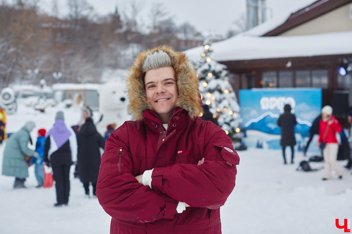 О да, владимирцы этого ждали: горнолыжный комплекс в туристическом сердце города открылся и готов впечатлять любителей активного отдыха. На Студёной горе объединили аж четыре зимних удовольствия: катание на коньках, «ватрушках», лыжах и сноуборде. Обозреваем новую локацию и осваиваем сноуборд под руководством ведущего Егора Корсакова!
